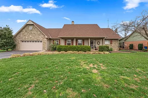 832 Rockwood Dr, Bowling Green, KY 42103