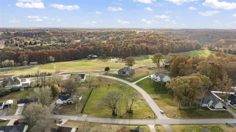 219 Crabtree Ln, Bowling Green, KY 42103