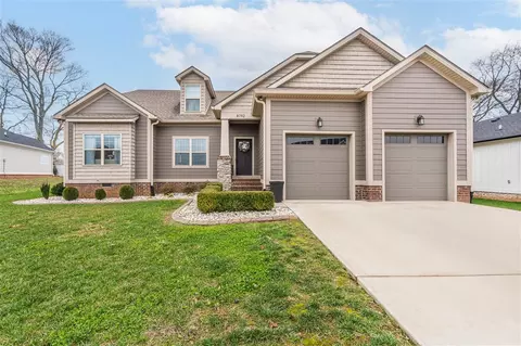 8792 Spartan Ct, Bowling Green, KY 42104