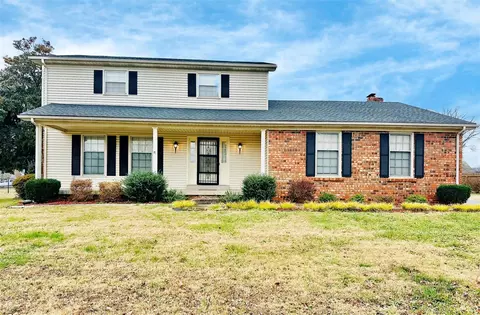 3010 Hunting Creek Dr, Bowling Green, KY 42104
