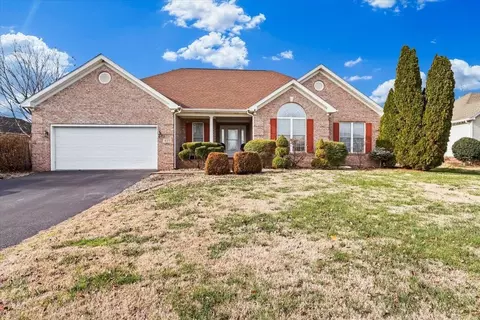 827 Memorial Cir, Bowling Green, KY 42104