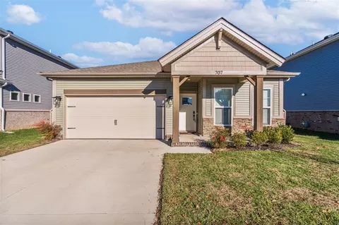 707 Big Leaf Ave, Bowling Green, KY 42104