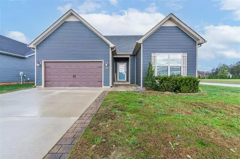 7106 Stone Meade Ln, Bowling Green, KY 42101