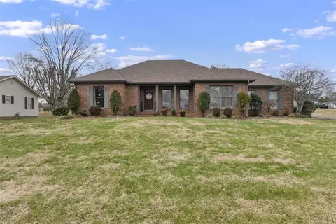 327 Autumn Ridge Rd, Glasgow, KY 42141