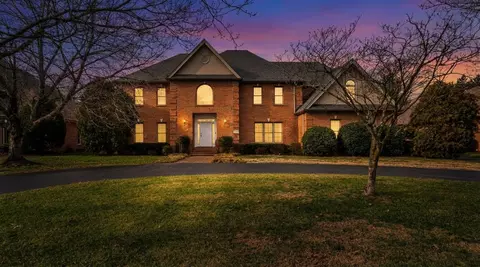 929 Kensington Way, Bowling Green, KY 42103