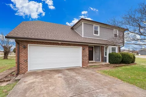 2424 Stonebridge Ln, Bowling Green, KY 42101