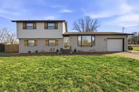 202 Longview Dr, Russellville, KY 42276