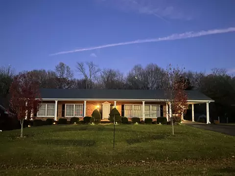 102 Cherokee Dr, Scottsville, KY 42164