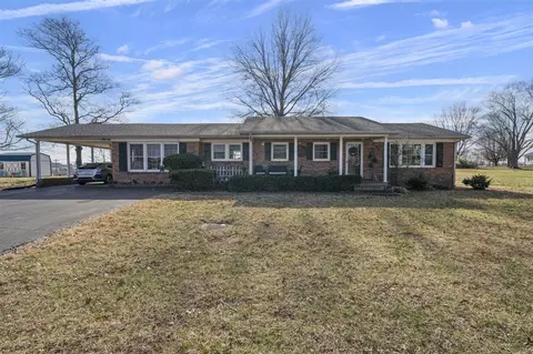309 Parkway Dr, Scottsville, KY 42164