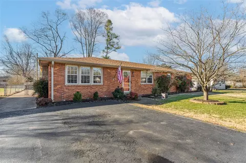 2725 Mohawk Dr, Bowling Green, KY 42104