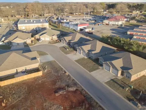 5421 Scottsville Rd, Bowling Green, KY 42104