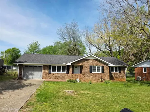 174 Circle Dr, Auburn, KY 42206