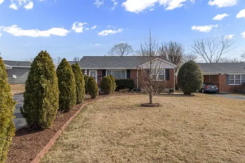 1100 Baldwin Dr, Bowling Green, KY 42104
