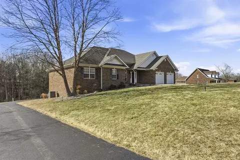 886 Megan Ln, Glasgow, KY 42141