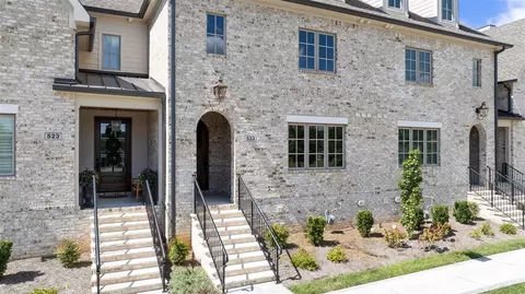 533 Park West Ln, Bowling Green, KY 42103