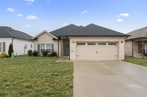 821 Poplar Log Dr, Bowling Green, KY 42101