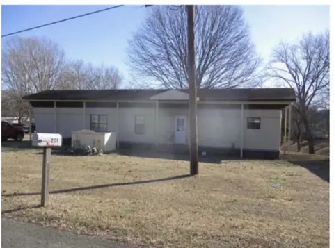 200 Barren Dr, Scottsville, KY 42164