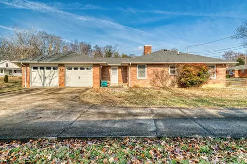 102 Grinstead Ct, Glasgow, KY 42141