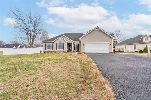 637 Loftwood Dr, Bowling Green, KY 42104
