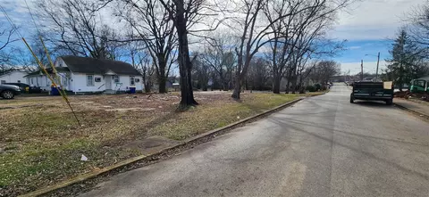 339 W 12th St, Bowling Green, KY 42101