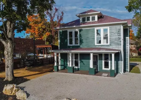 205 Broadway St, Cave City, KY 42127