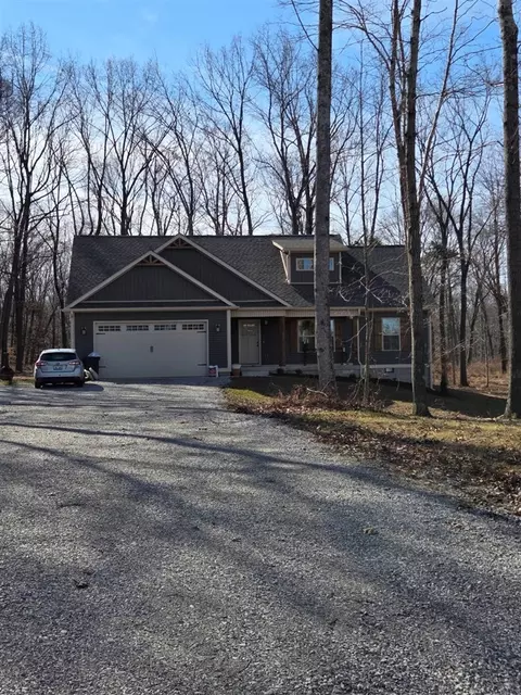 201 Ayers Ln, Scottsville, KY 42164