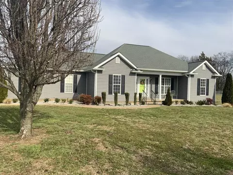 375 Sunday Silence Ct, Bowling Green, KY 42101