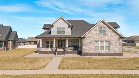 635 Montrose Dr, Bowling Green, KY 42104