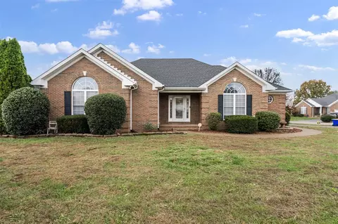 686 Muirfield Cir, Bowling Green, KY 42104