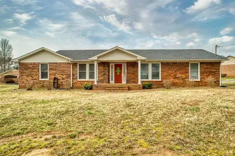 212 Eagle Dr, Franklin, KY 42134