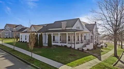 880 Village Way, Bowling Green, KY 42103