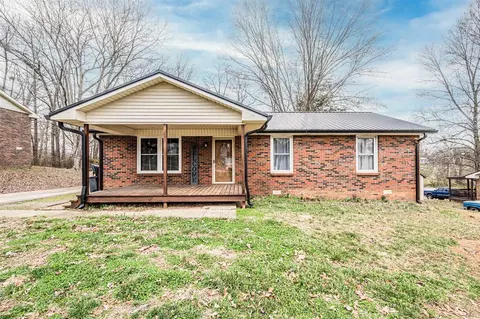 202 Powell Dr, Scottsville, KY 42164