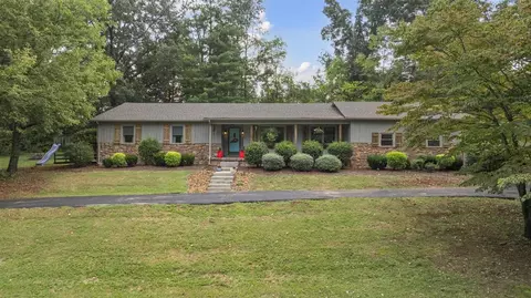178 Drakesborough Dr, Bowling Green, KY 42103