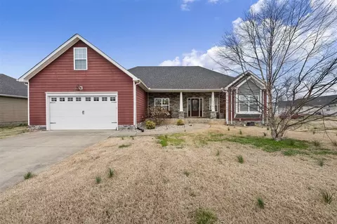393 Red Elm Ln, Bowling Green, KY 42104
