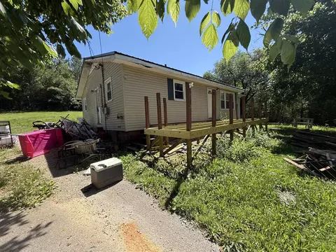 128 B St, Brownsville, KY 42210
