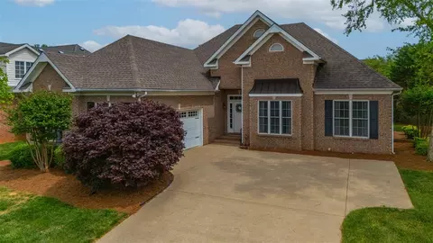 1092 Pepperidge Dr, Bowling Green, KY 42103