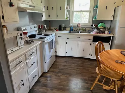 Kitchen - 2399 Jock Rd, Bee Spring, KY 42207 photo 2 of 4