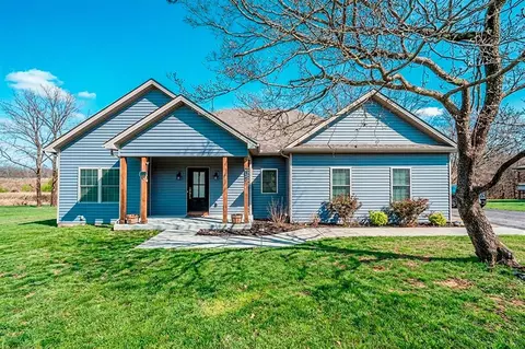 7648 Bowling Green Rd, Scottsville, KY 42164