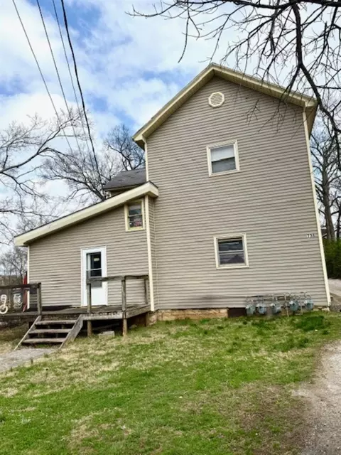 736 E 12th St, Bowling Green, KY 42101