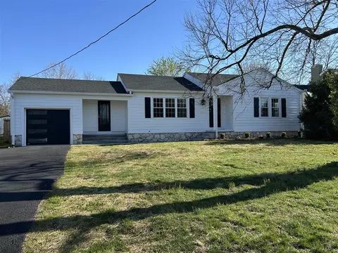 724 Nutwood St, Bowling Green, KY 42103