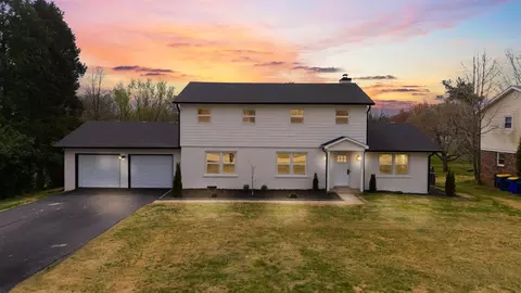 1135 Cedarwood Way, Bowling Green, KY 42104