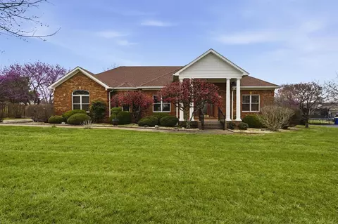 166 Farmer Ln, Bowling Green, KY 42104