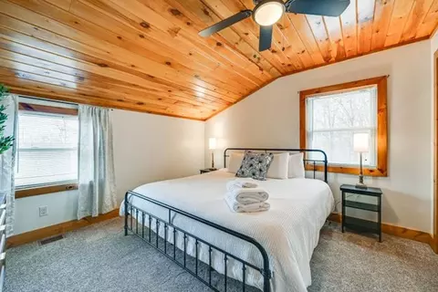 Bedroom - 369 Reynolds Rd, Bee Spring, KY 42207 photo 5 of 5