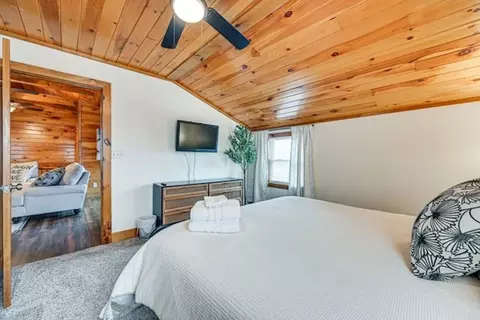Bedroom - 369 Reynolds Rd, Bee Spring, KY 42207 photo 3 of 5