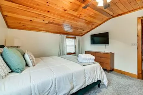 Bedroom - 369 Reynolds Rd, Bee Spring, KY 42207 photo 4 of 5