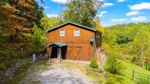Exterior - 369 Reynolds Rd, Bee Spring, KY 42207 photo 6 of 6