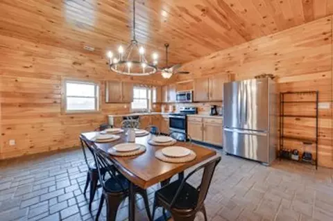 Dining - 369 Reynolds Rd, Bee Spring, KY 42207 photo 1 of 3