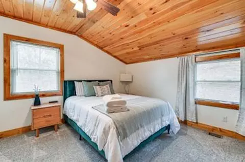 Bedroom - 369 Reynolds Rd, Bee Spring, KY 42207 photo 2 of 5