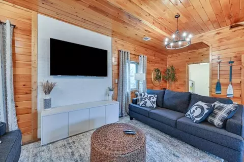 Living - 369 Reynolds Rd, Bee Spring, KY 42207 photo 1 of 3