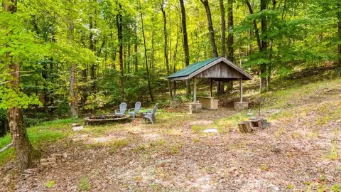 Exterior - 369 Reynolds Rd, Bee Spring, KY 42207 photo 5 of 6